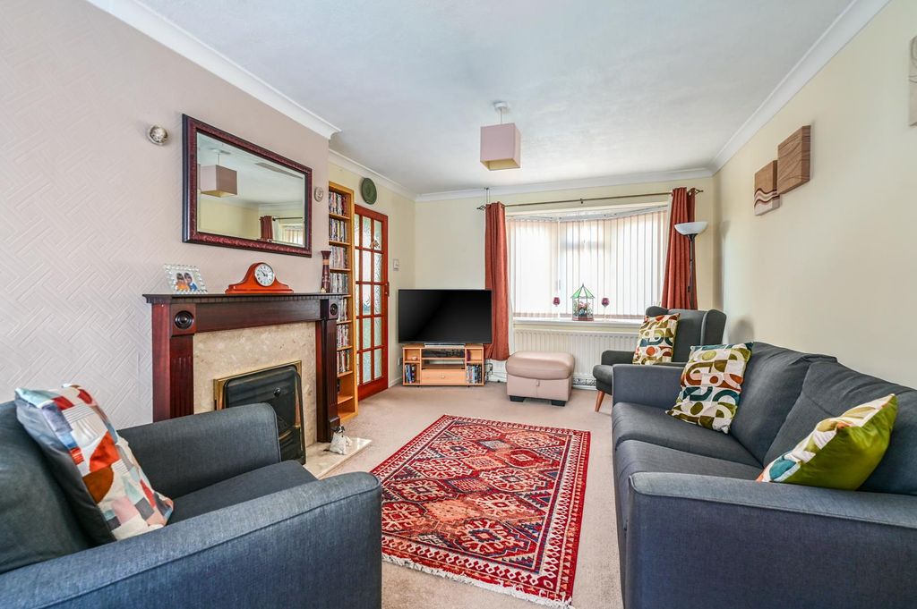 Property photo 2 of 10 Living/Dining Room