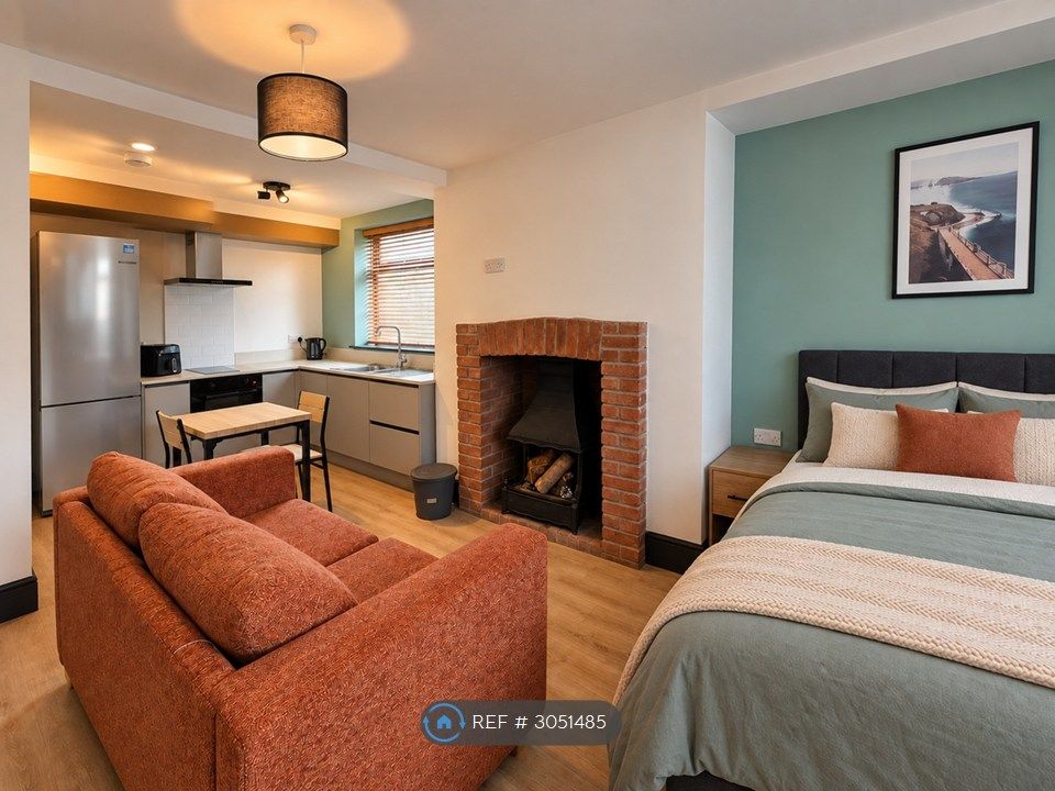 Property photo 1 of 8 Flat 2