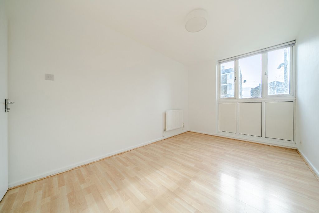 Property photo 3 of 17 1541037-7-6Ae33B3...