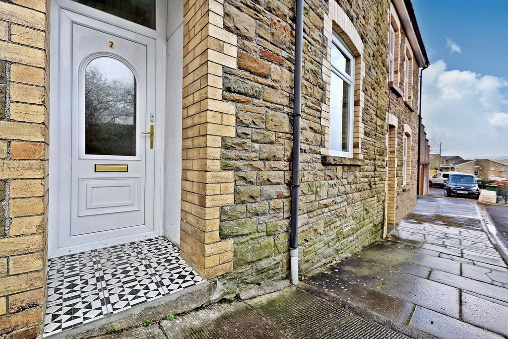 Property photo 3 of 25