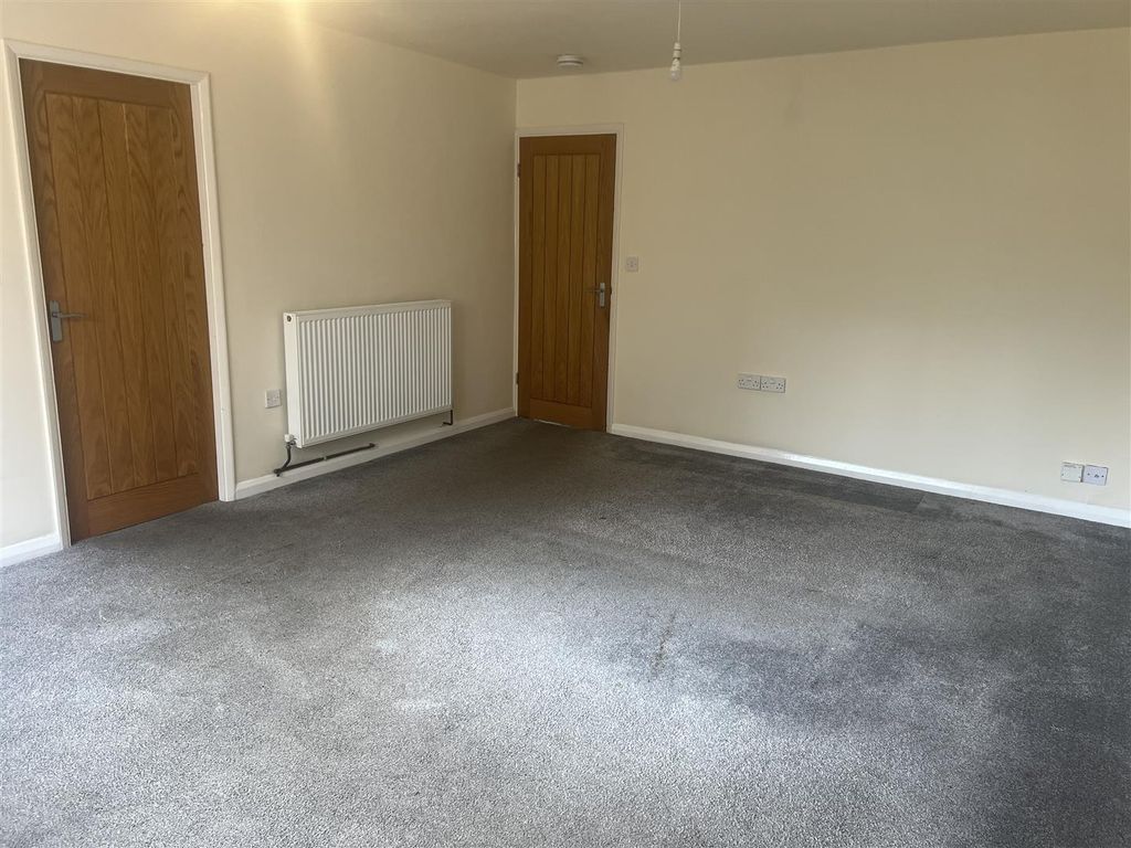 Property photo 3 of 8 Image00027.Jpeg