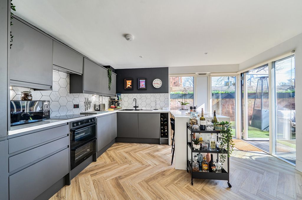 Property photo 2 of 12 1439438-9-69d55d5...