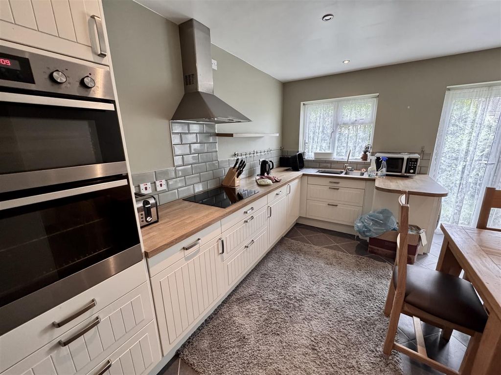 Property photo 3 of 13 Kitchen/Breakfast Room