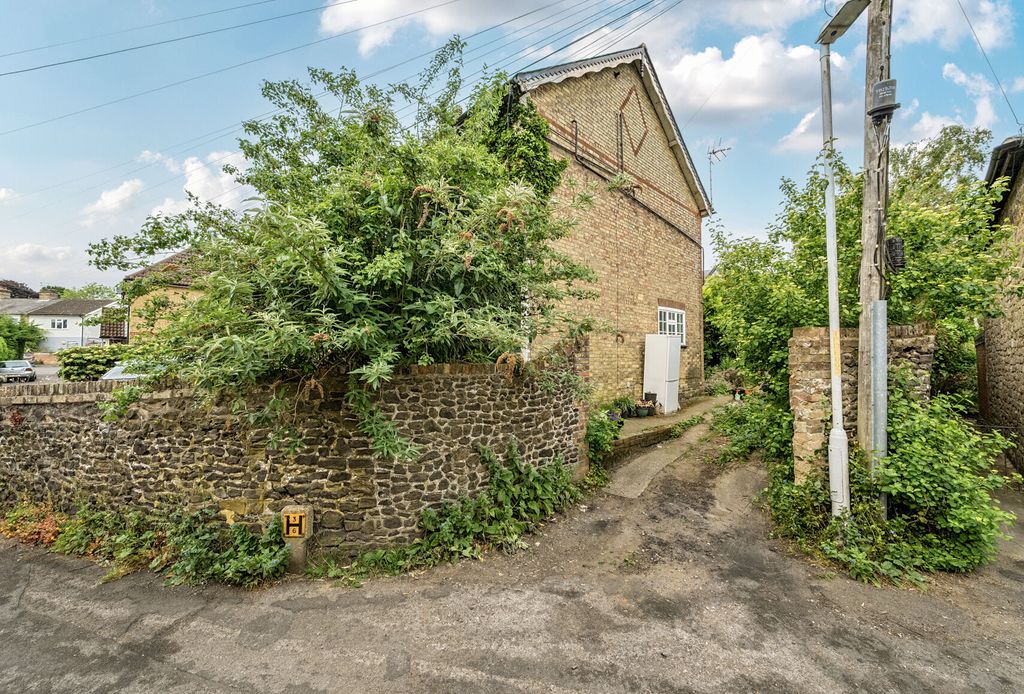 Property photo 2 of 17 1288055-51-682d9F...