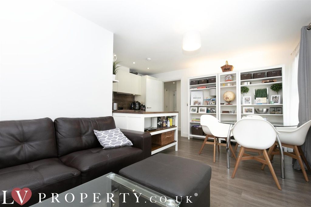 Property photo 2 of 11 N2.Jpg