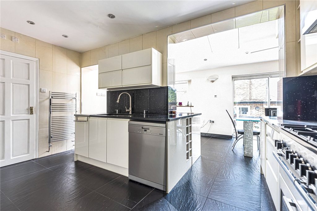 Property photo 3 of 10 Picture No. 04