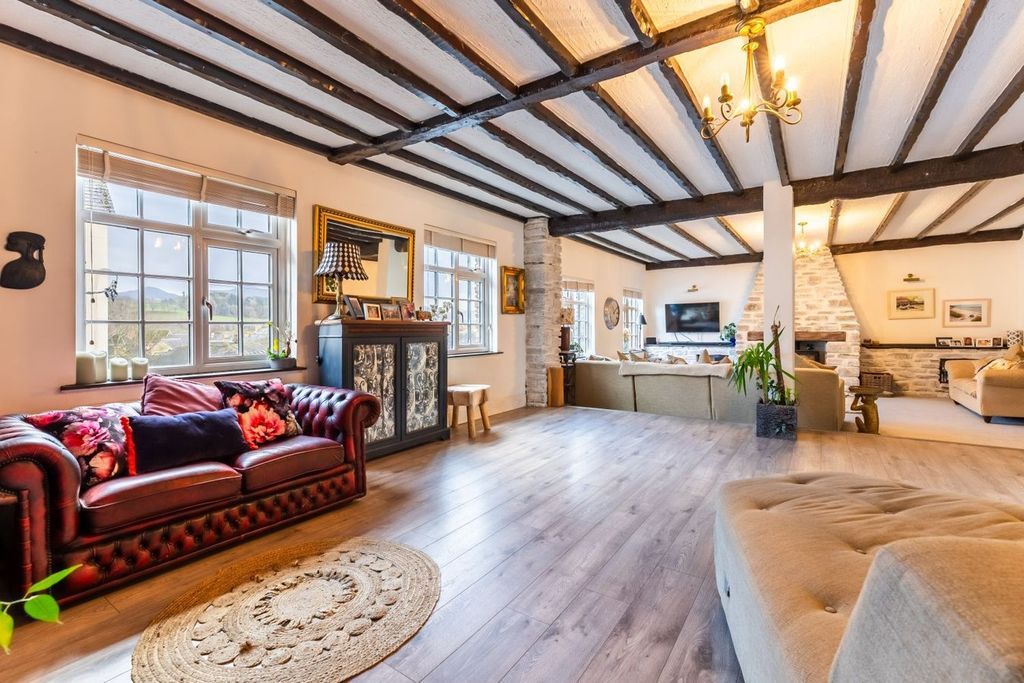 Property photo 3 of 25