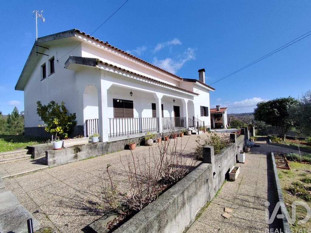 Property photo 2 of 33