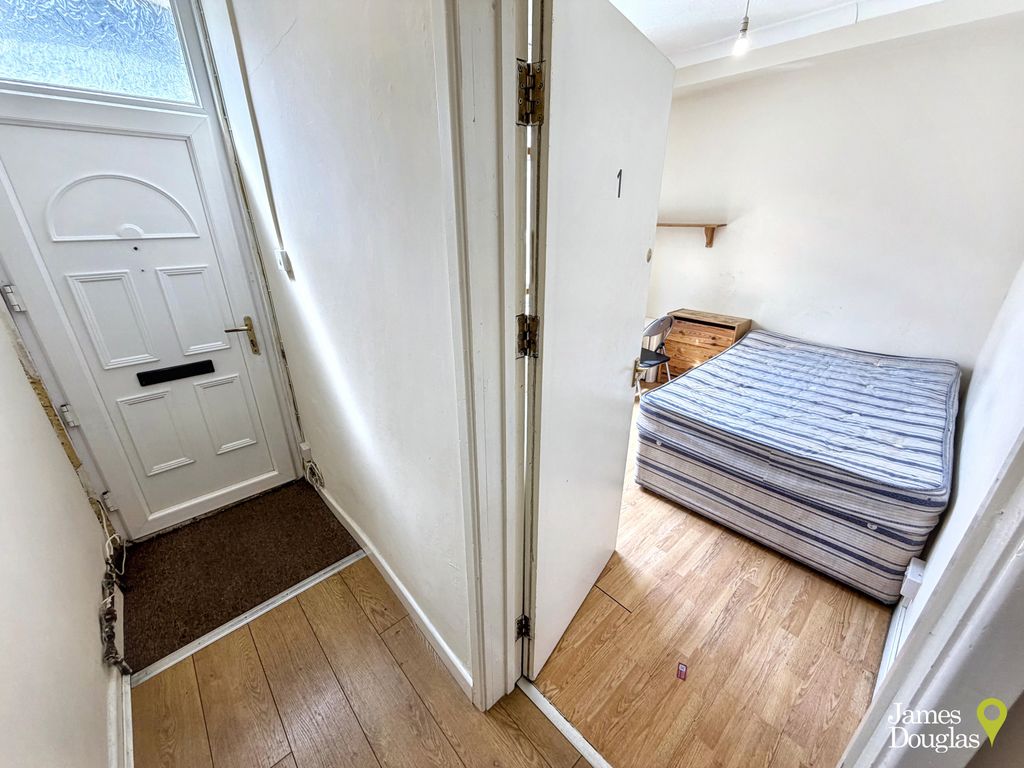 Property photo 3 of 18 Eh1
