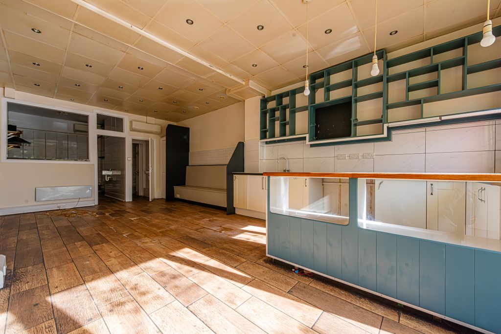 Property photo 2 of 8 Blackstock Road 45-002