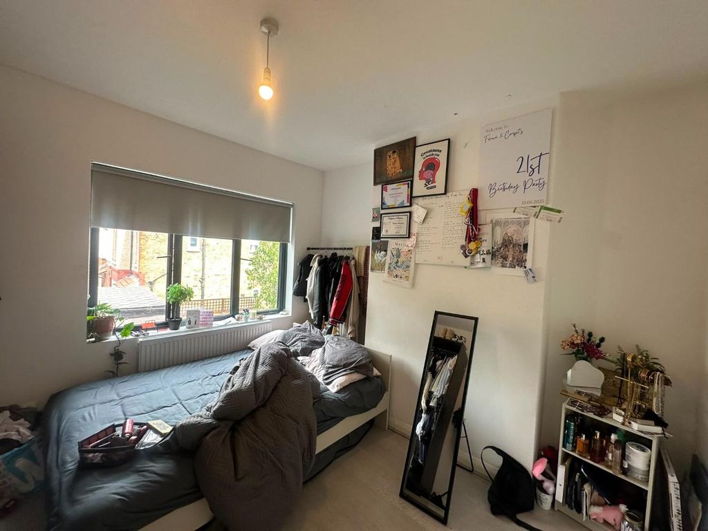 Property photo 1 of 6 Ealing Broadway 6.Jpeg