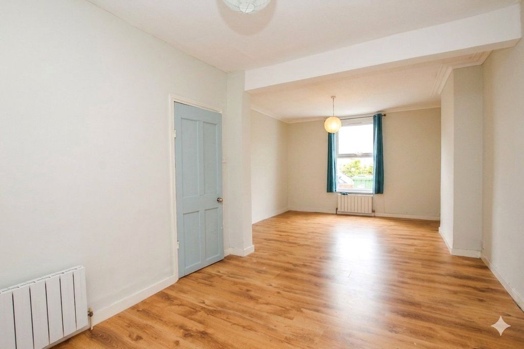 Property photo 2 of 14 Picture No. 30