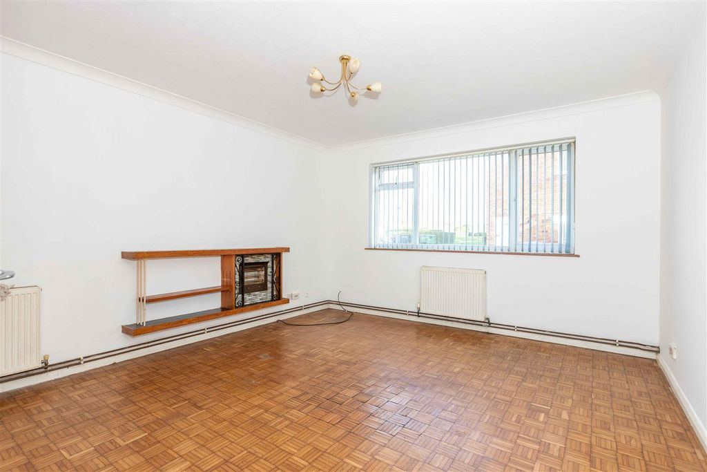 Property photo 2 of 13 Marlborough-04.Jpg