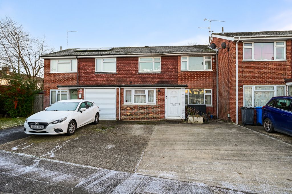 Property photo 1 of 10 284 Beaulieu Gardens (7)