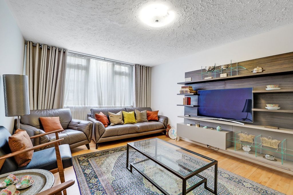 Property photo 3 of 12