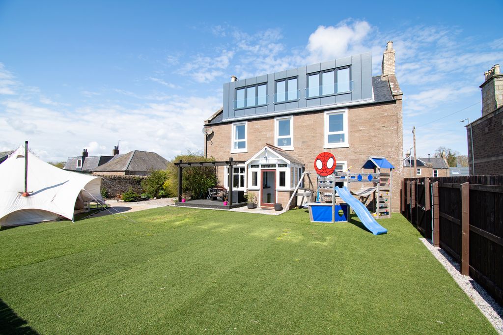 Property photo 2 of 37 Rear Garden
