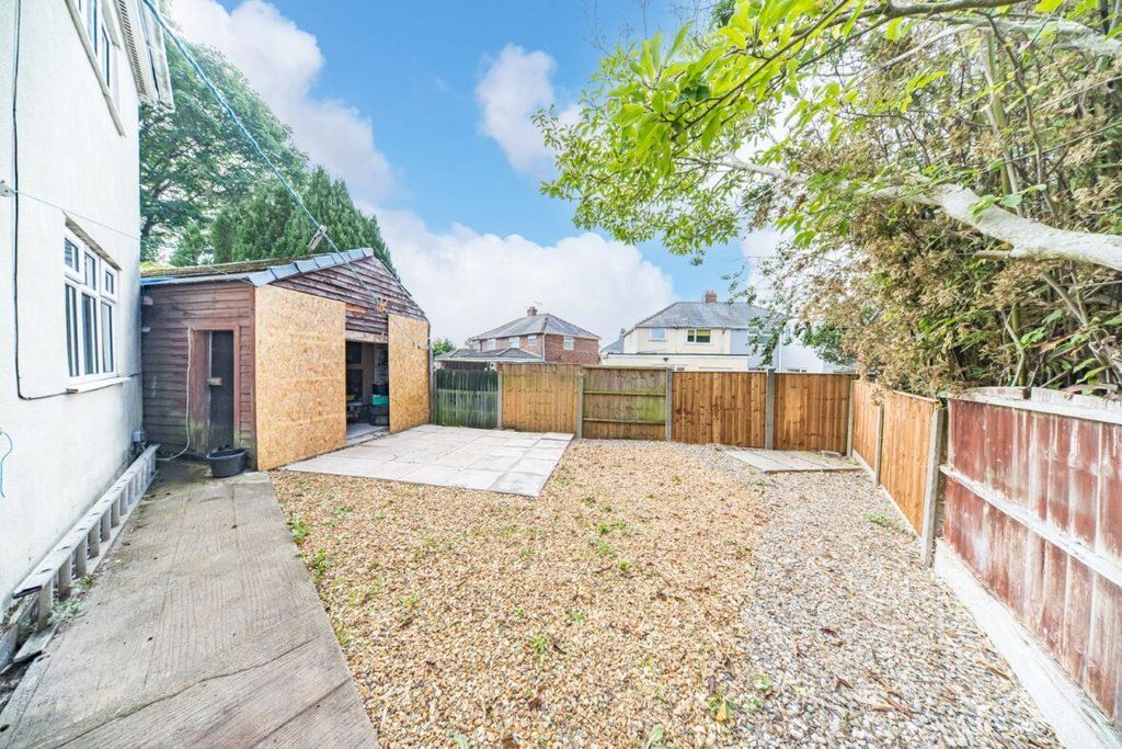 Property photo 3 of 16 31 Windsor Road Garden.Jpg
