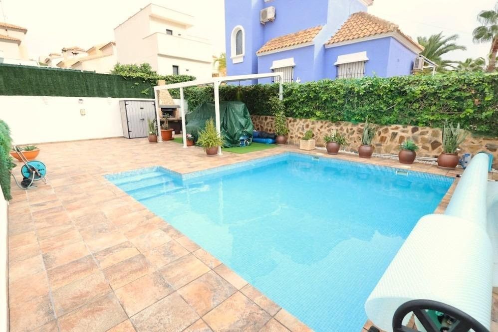 Property photo 3 of 49