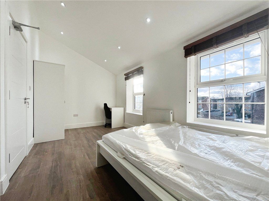 Property photo 2 of 5 Bedroom