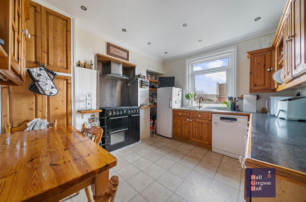 Property photo 3 of 31 7Dac1Af9-6d22-4678-9cc3-126F1965B9ce.Jpg