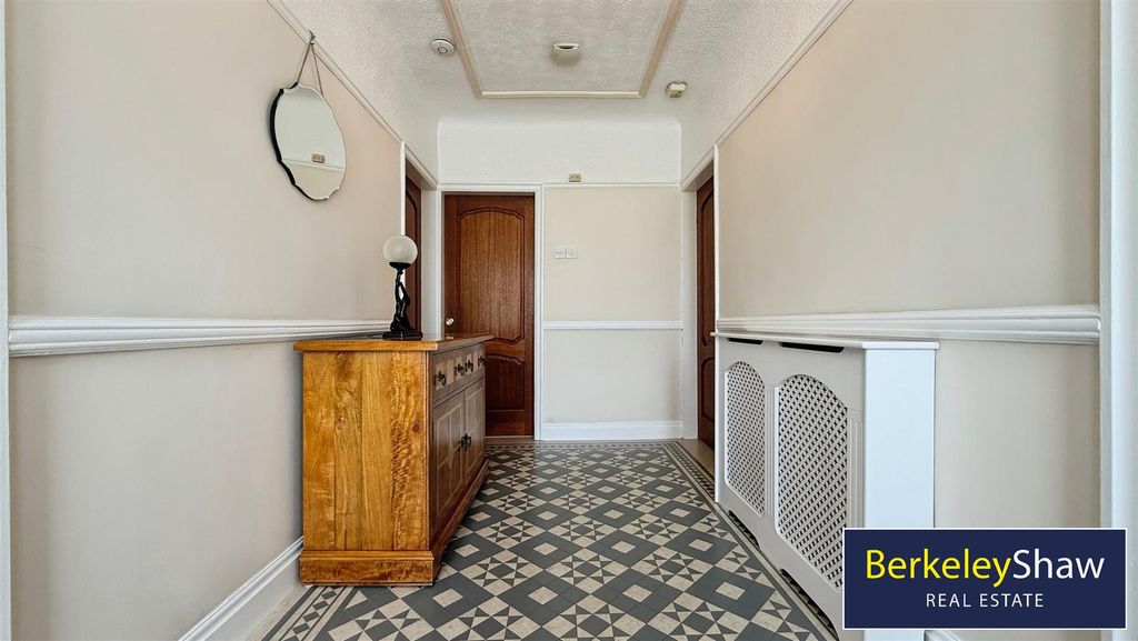 Property photo 2 of 17 Hallway