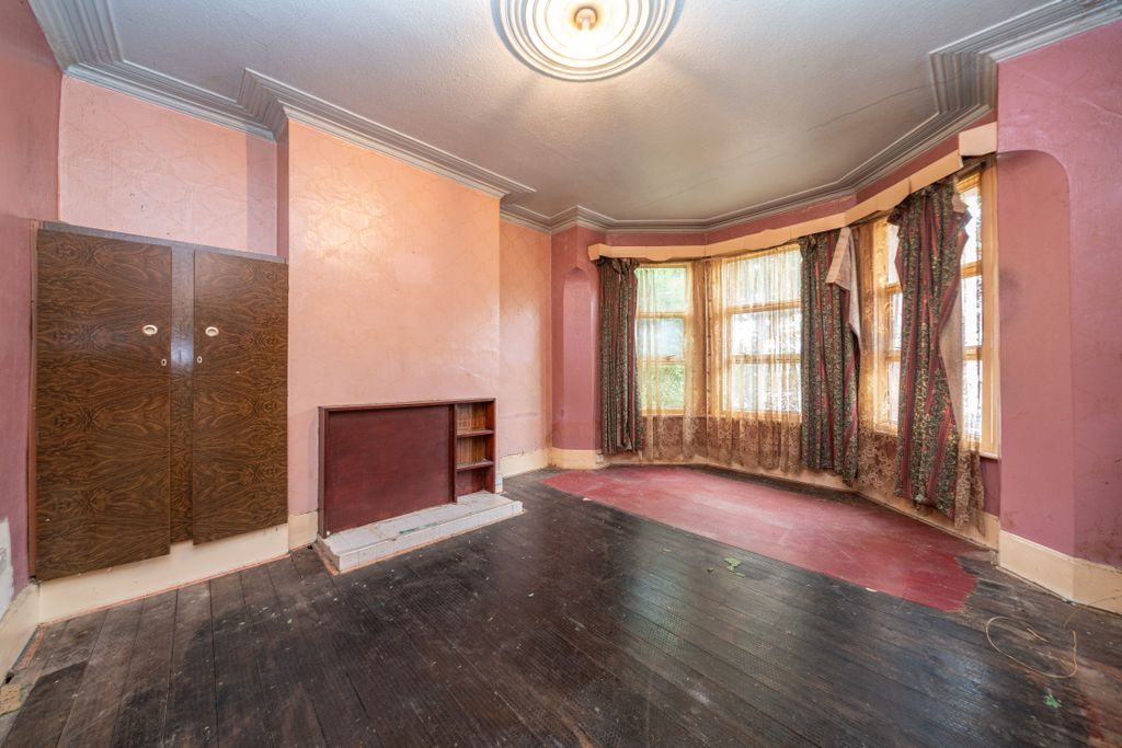 Property photo 2 of 27