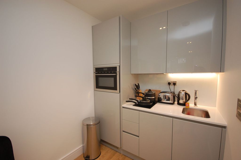 Property photo 2 of 6 Kitchen