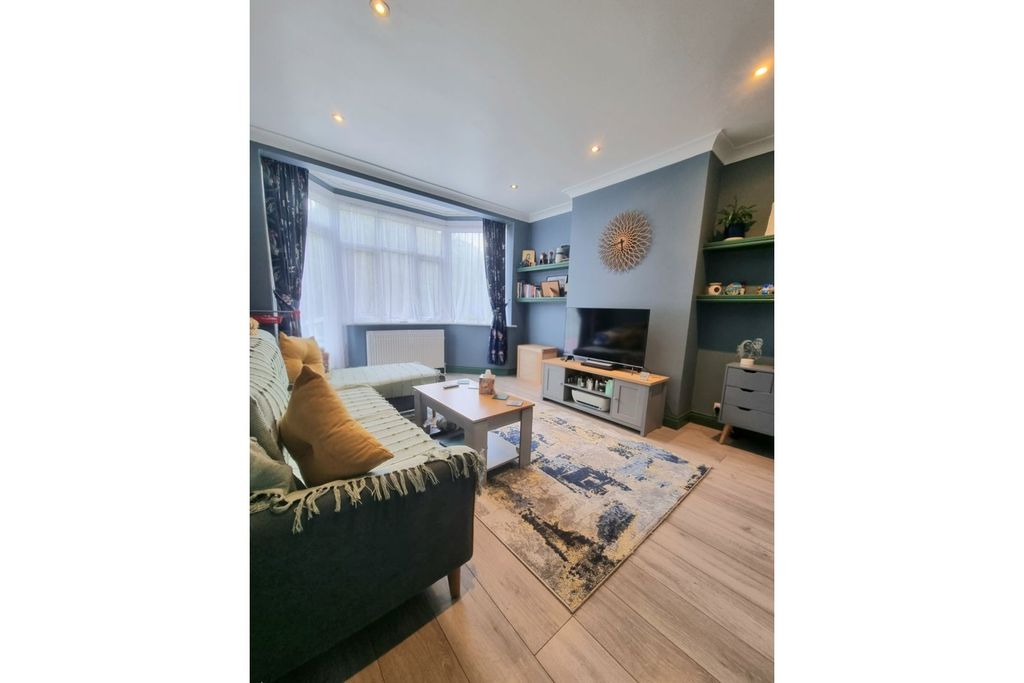 Property photo 2 of 11