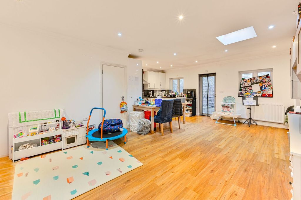 Property photo 3 of 11