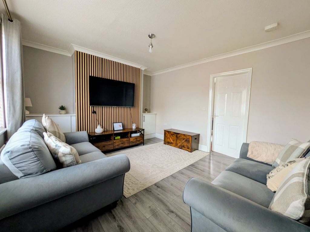 Property photo 2 of 9 275c930E-0Cec-4928-A15F-8211A3A2218A