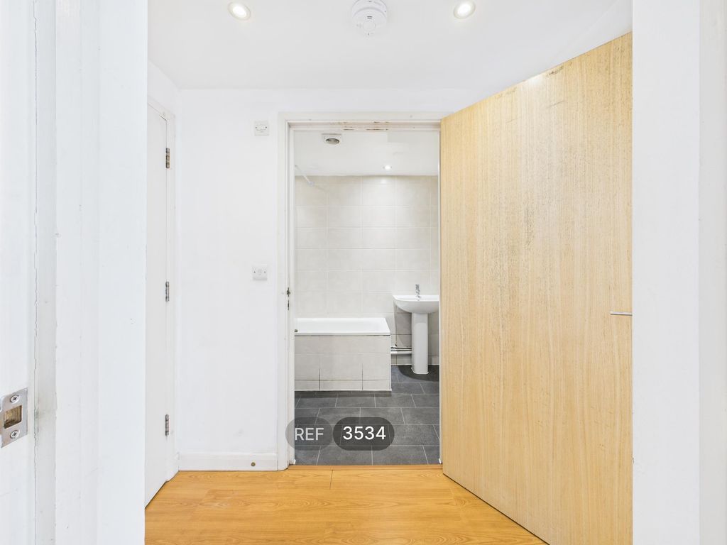 Property photo 3 of 9 Hallway