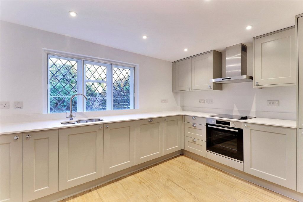 Property photo 3 of 10 Kitchen/Diner