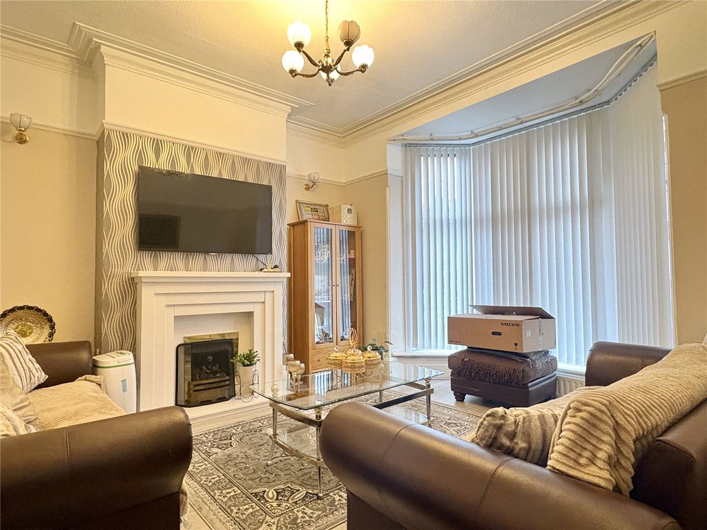 Property photo 2 of 13 Lounge (1)