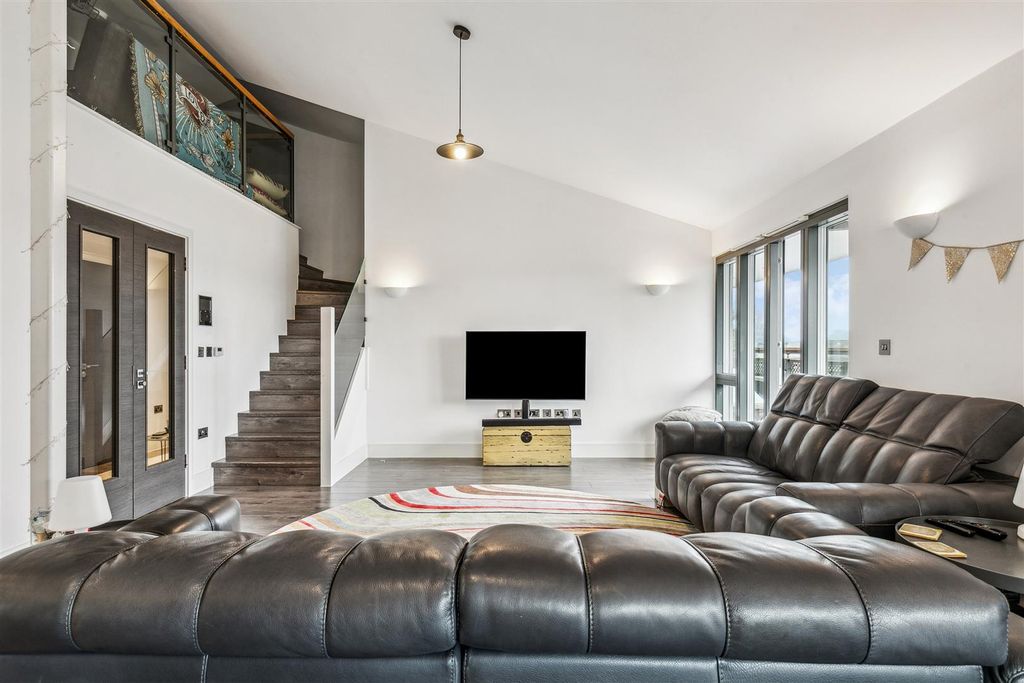 Property photo 3 of 12 3.Jpg