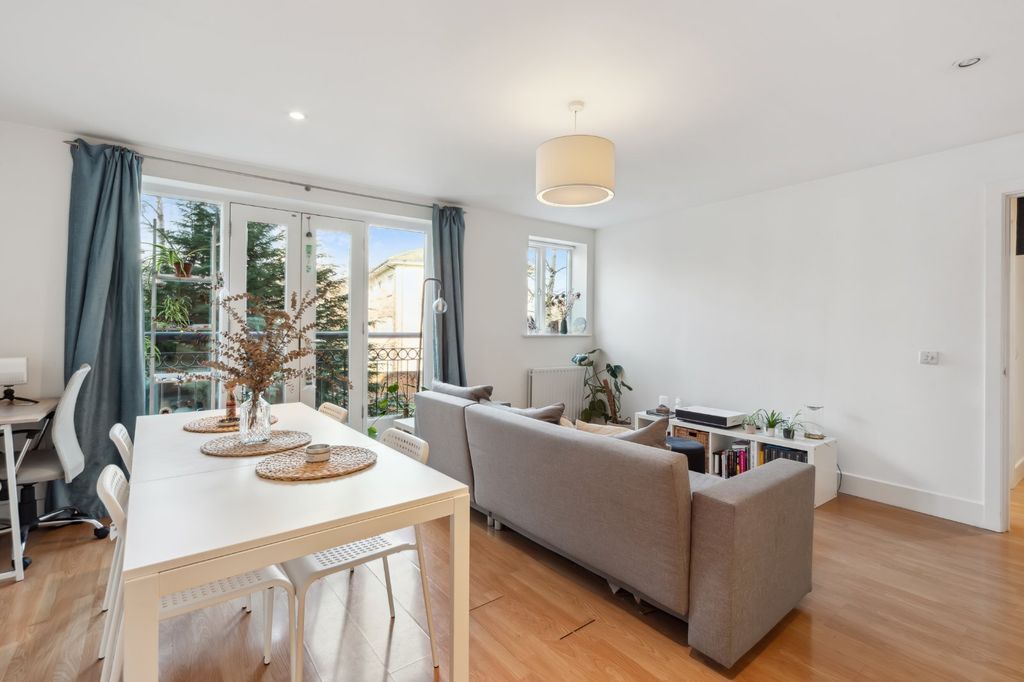 Property photo 2 of 8