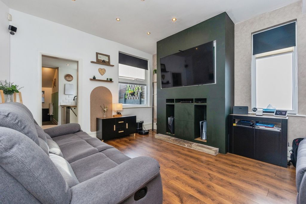 Property photo 2 of 23 Pbox-Img.Jpg