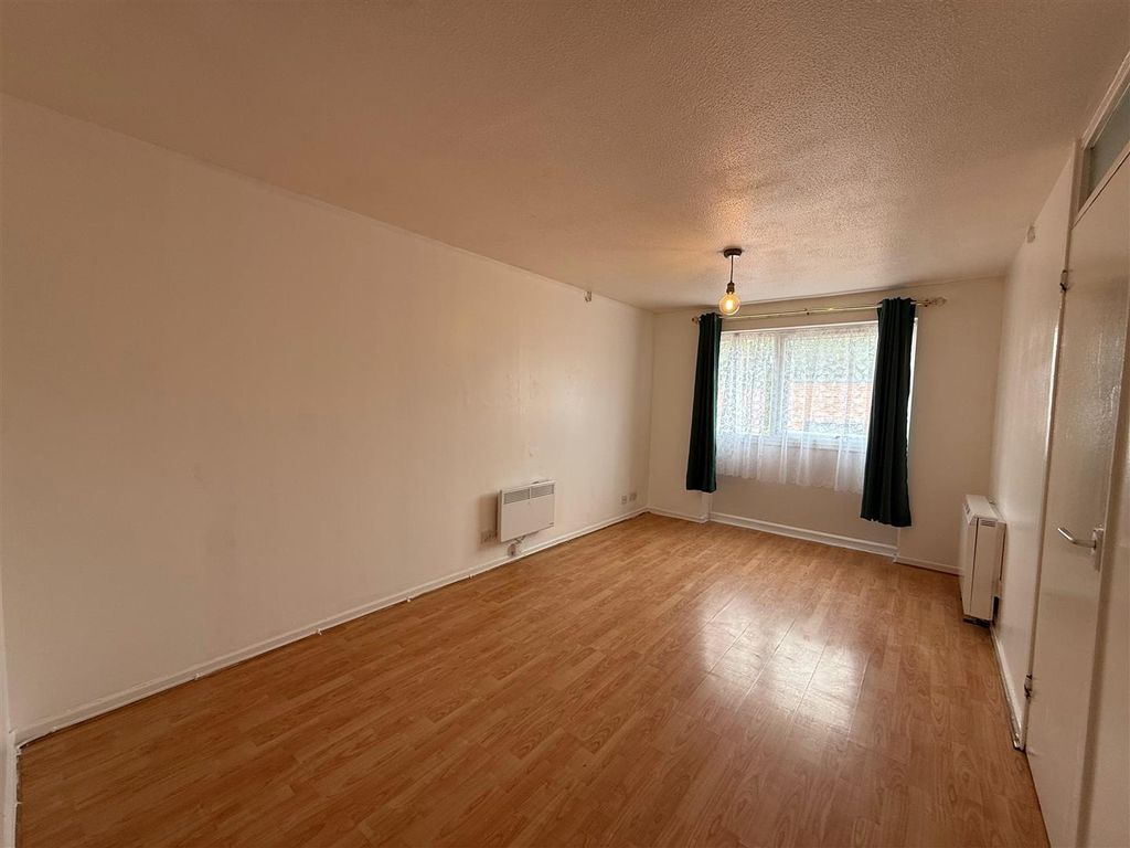 Property photo 2 of 7 Bedroom