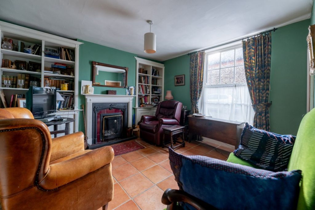 Property photo 3 of 23