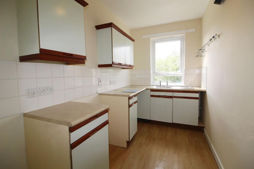 Property photo 3 of 10 Kitchen.Jpg