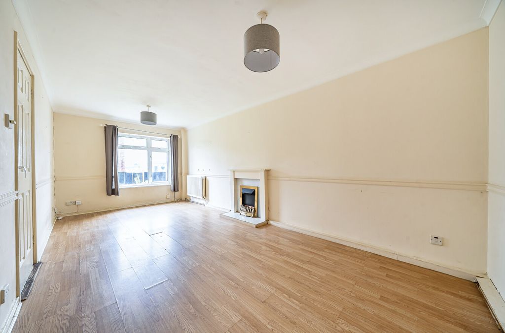 Property photo 2 of 15 1471971-1-6A1Fecb...