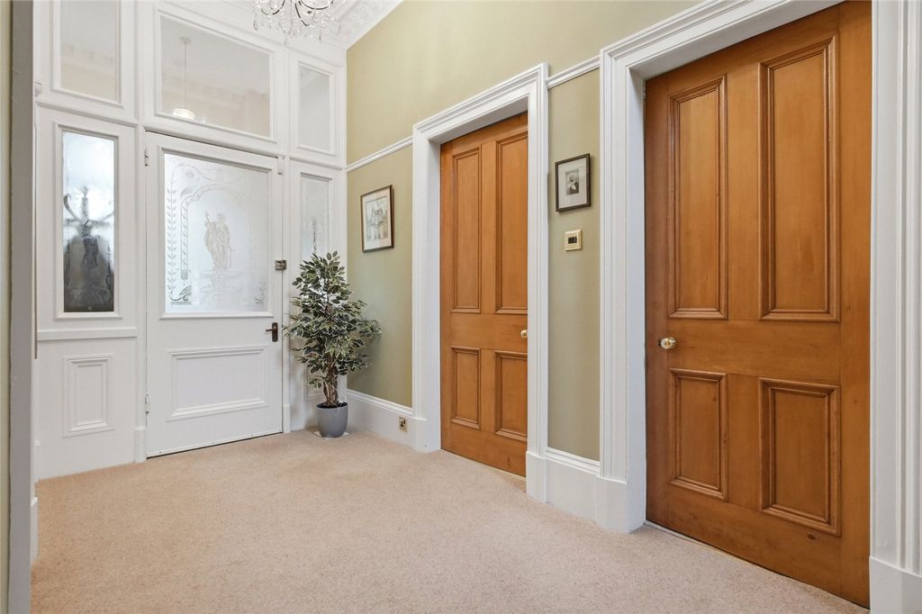 Property photo 2 of 24 Entrance