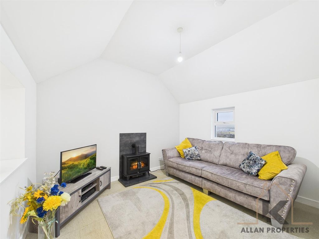 Property photo 3 of 28