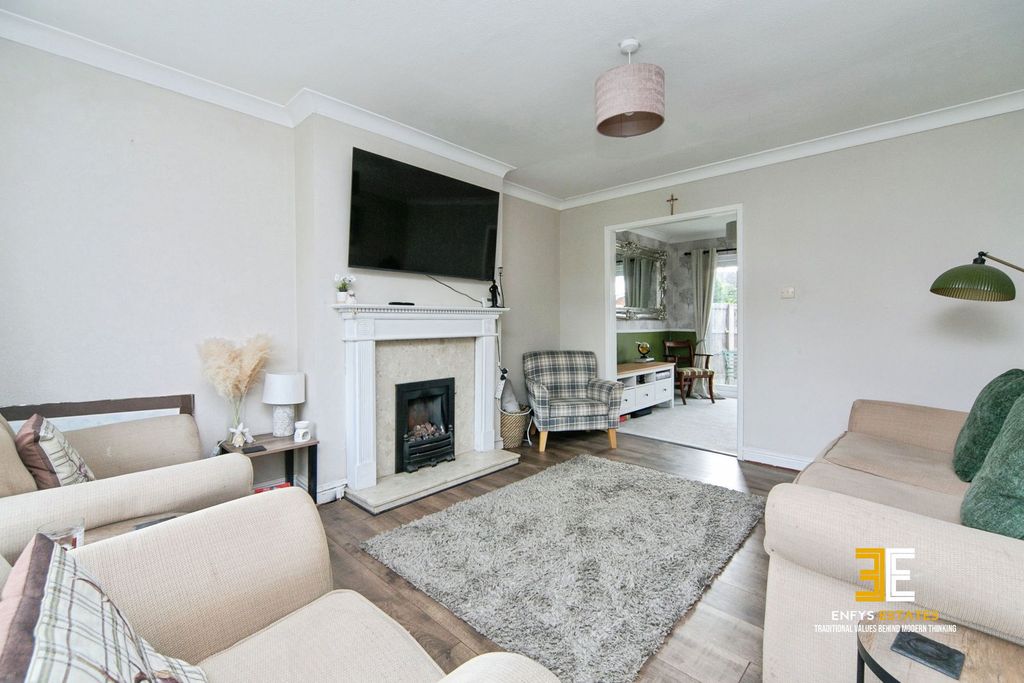 Property photo 2 of 22