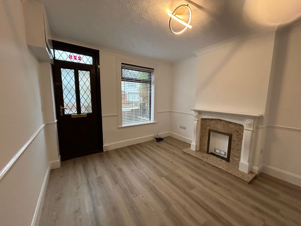 Property photo 2 of 35 Lounge