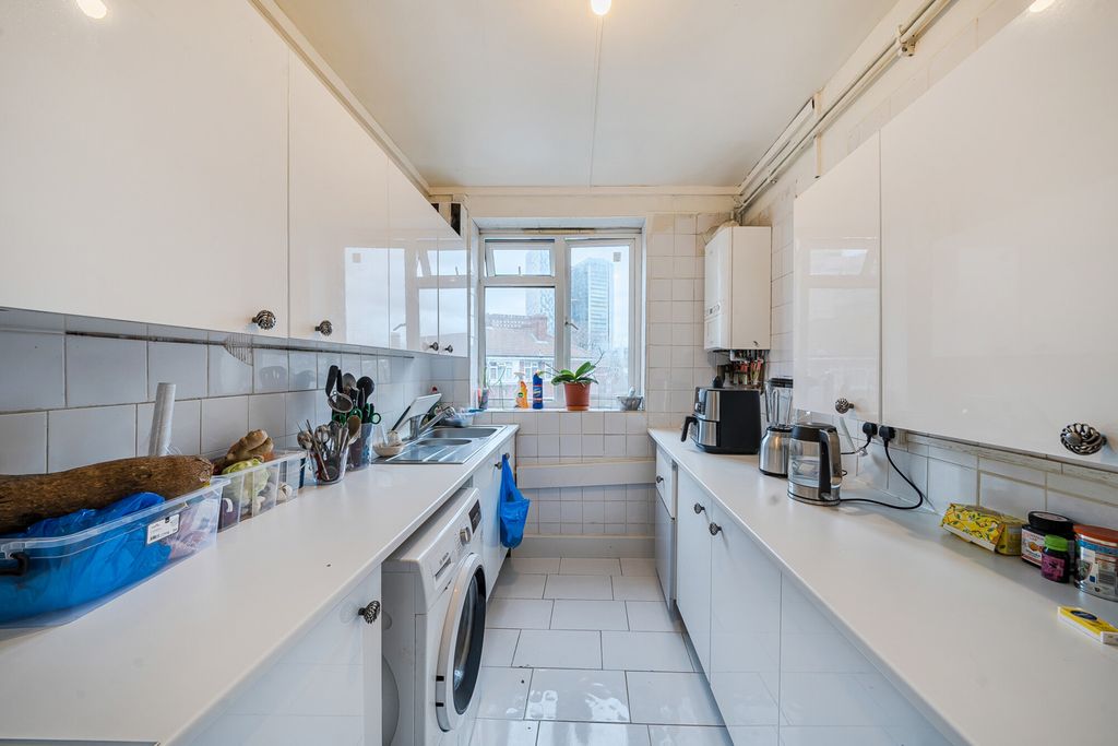 Property photo 2 of 13 1409552-10-698B24...