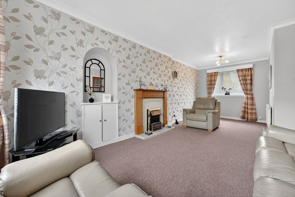 Property photo 3 of 25