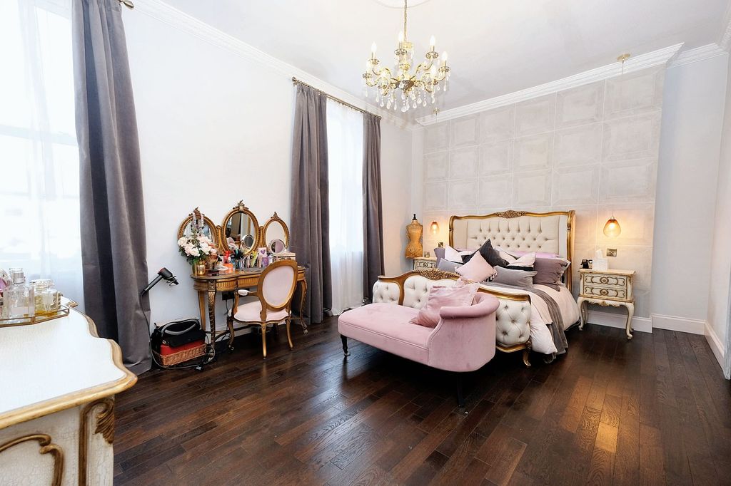 Property photo 2 of 35