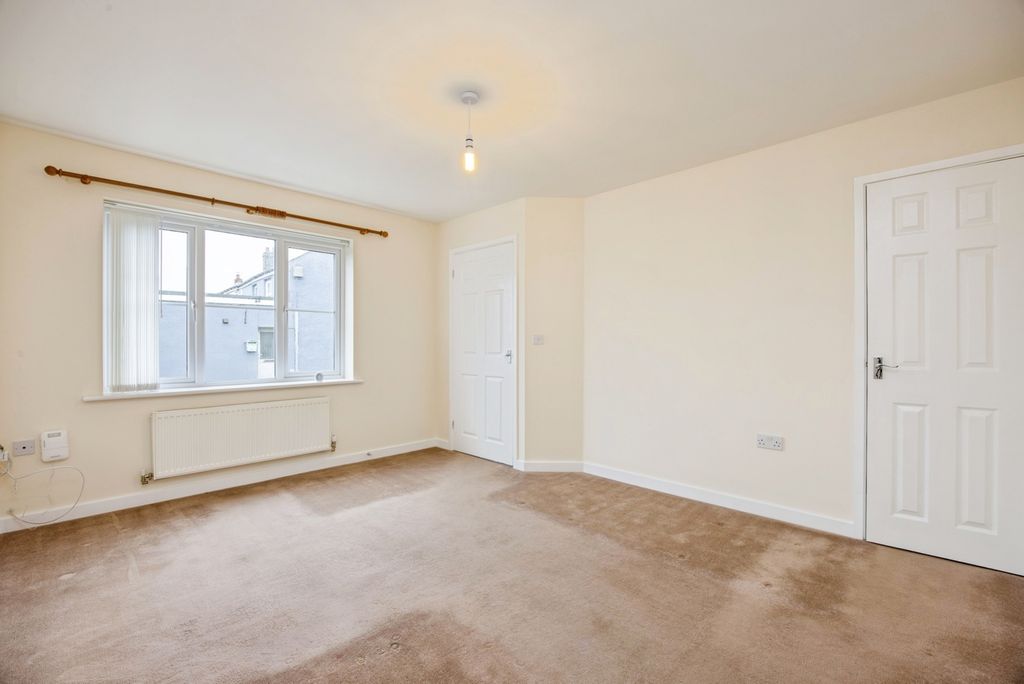 Property photo 2 of 17 Photo