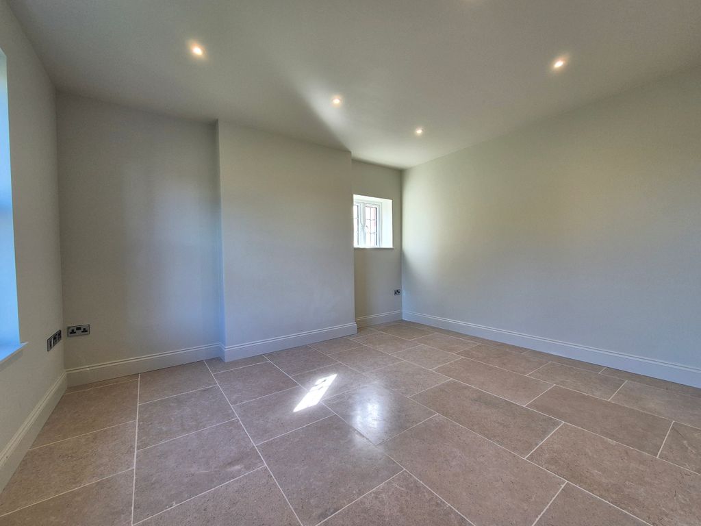 Property photo 3 of 9 20250905_102122