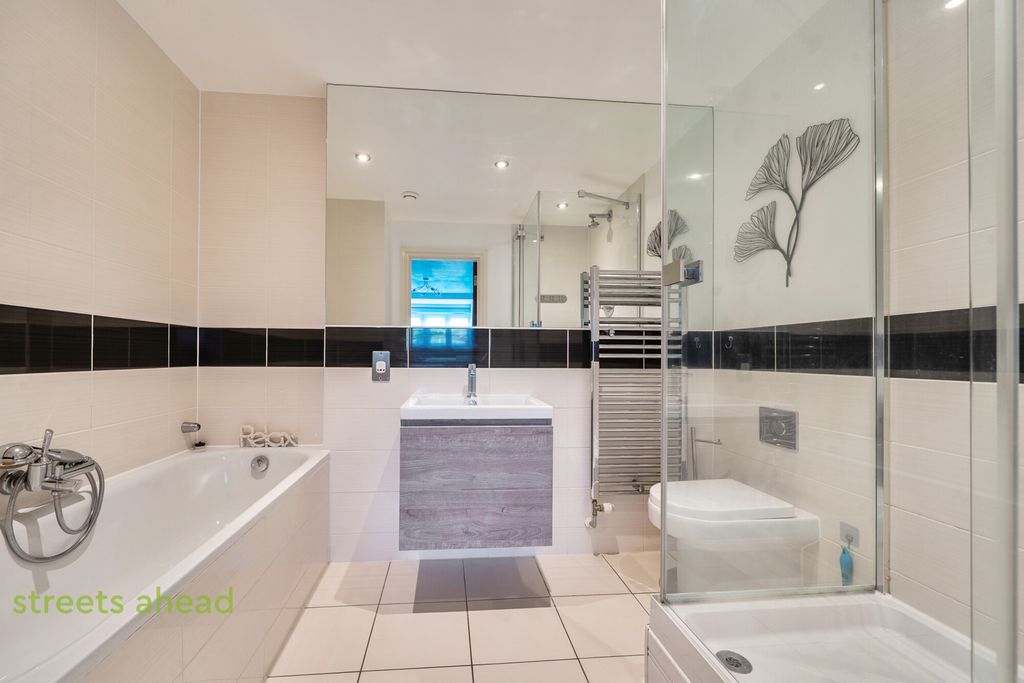 Property photo 3 of 20 Ff9576F9-c08B-4A5...